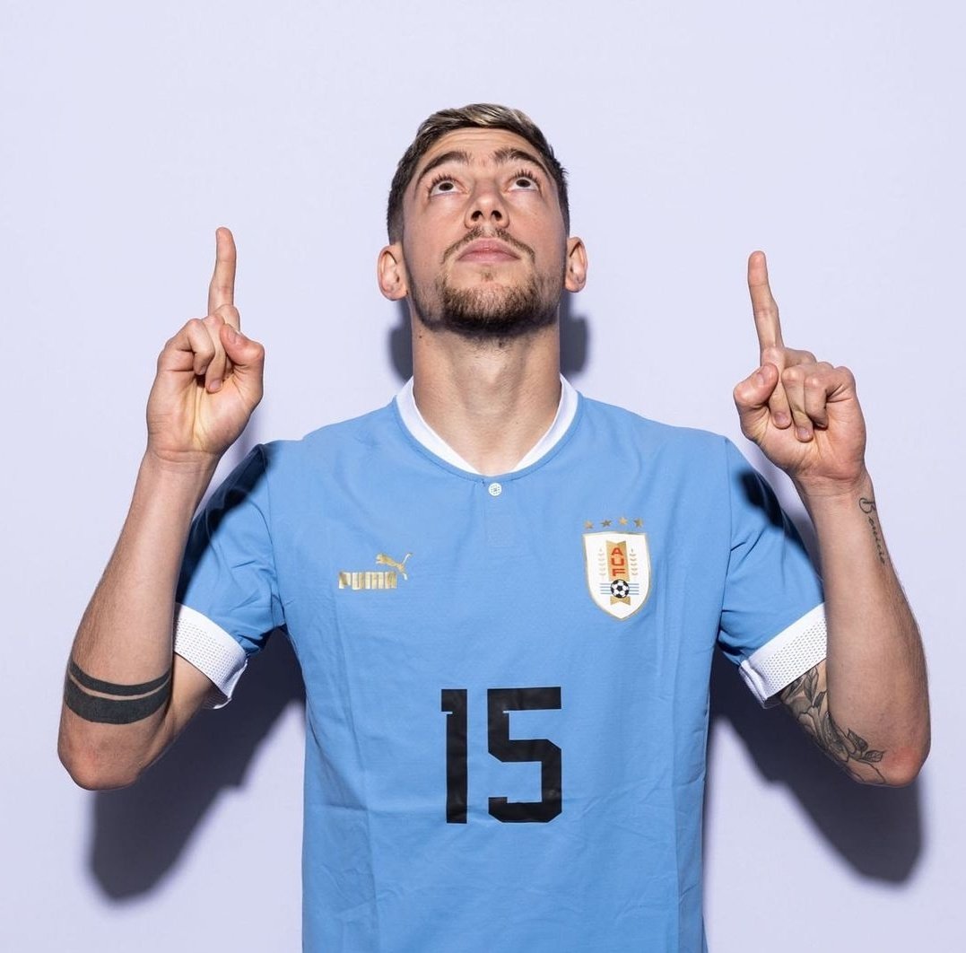 AdriRM33's tweet photo. 💔 Hoy con el corazón dividido,

¿Con quién vais con Fede Valverde o Cristiano Ronaldo? 👀 https://t.co/XpqBAUhbhj