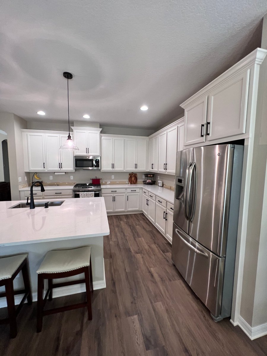 CabinetPaint's tweet photo. We are always proud of our work, but some projects just stand out a little more. These Fishhawk homeowners are making big changes! Thank you for trusting the #cabinetpaintingco to play a part in your home makeover. From dark to light in Sherwin Williams "White Duck". Beautiful! https://t.co/94CZ6PKjHl