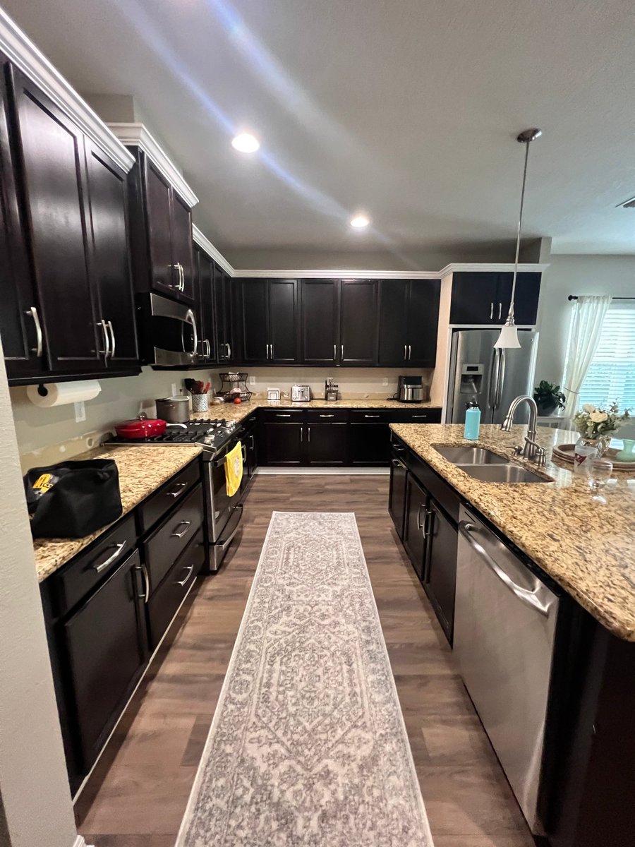 CabinetPaint's tweet photo. We are always proud of our work, but some projects just stand out a little more. These Fishhawk homeowners are making big changes! Thank you for trusting the #cabinetpaintingco to play a part in your home makeover. From dark to light in Sherwin Williams "White Duck". Beautiful! https://t.co/94CZ6PKjHl