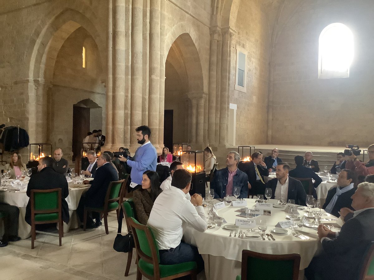 cyleconomica's tweet photo. Asisten al evento #altacocinacyl22 los #restaurantes #Refectorio (@arledomaine) @RteAmbivium #Trigo @mentrestaurante @restaupablo @AlquimiaVll #GrupoBlaBlaBla @terrabuey @ElCaprichoLeon @5GustosRte #Villaparamesa #ElOlivo #LaSal #Mannix https://t.co/hDzvdtZBGy