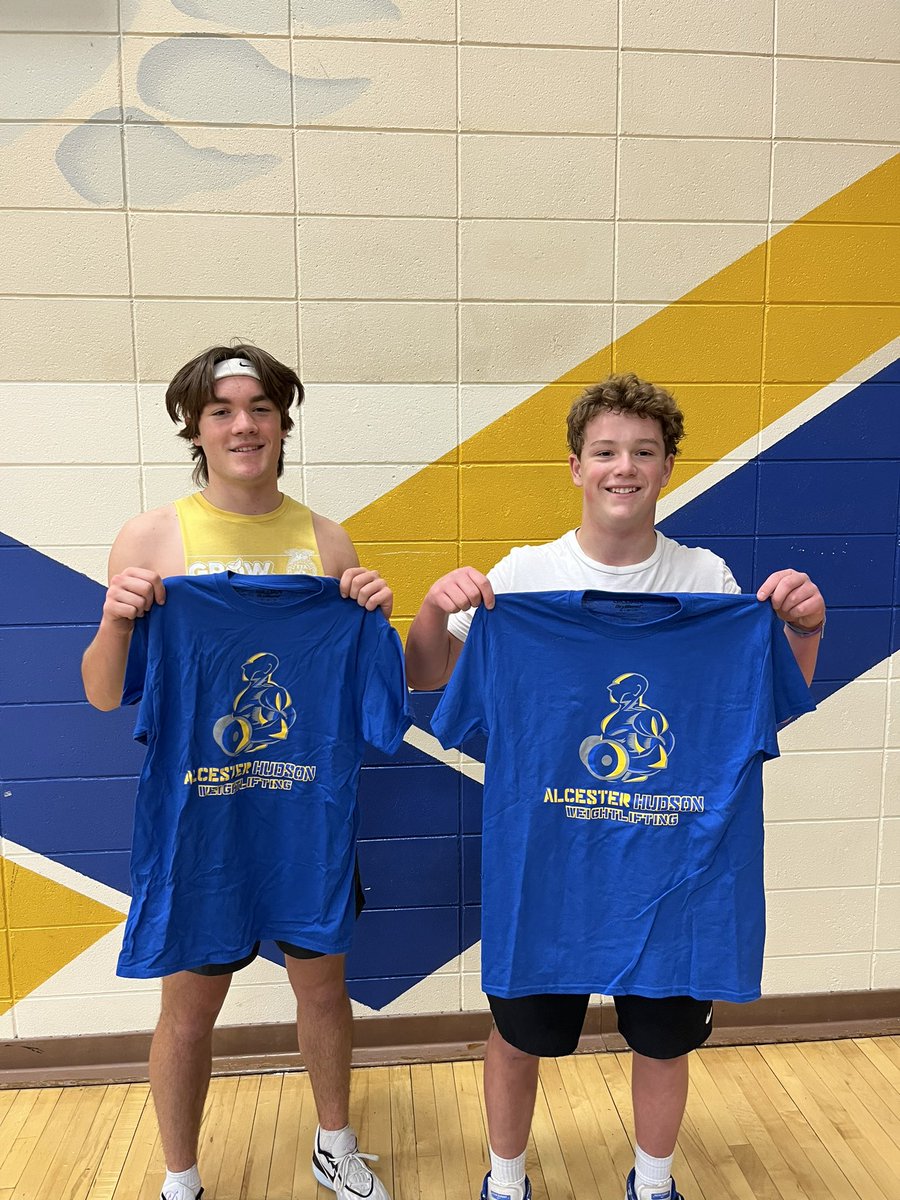 FastCubs's tweet photo. Mateo Kleinhans and Evan Brown earned their blue shirts last week during max out week! https://t.co/ojoYW7QzHA