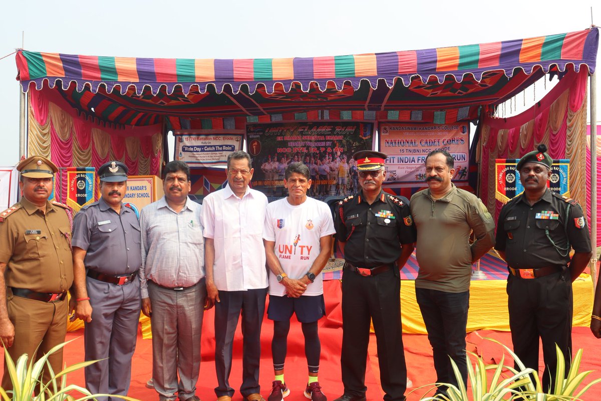 Unity_flame_run's tweet photo. The flame has reached Velur where the #day8 were concluded and flagged-in by 15 TN Bn Erode under Coimatore Gp. The #unityflamerun team was given a grand welcome.
#ekbharatshreshthabharat
@HQ_DG_NCC 
@Gen_VKSingh https://t.co/uSCDDohz5z