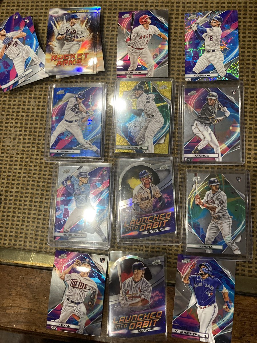 Pococion36's tweet photo. @CardPurchaser love the look of cosmic chromes and we hit some Julio 🔥#toppschrome #cosmicfire https://t.co/uIbJliB8Oy