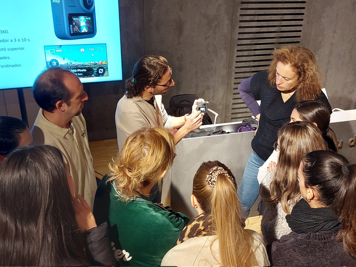 Avui formació en fotografia 360 per al professorat de turisme <a href="/INS_EHTCambrils/">INS_EHTCambrils</a> amb <a href="/jordi_barrero/">Jordi Barrero</a>. Digitalització del cicle formatiu de GIAT i projectes reals amb <a href="/TGNturisme/">Tarragona Turisme</a>.<a href="/ICEURV/">ICE-URV</a> <a href="/universitatURV/">Universitat Rovira i Virgili</a>  i #fp <a href="/impulsfp/">ImpulsFP 💡</a>