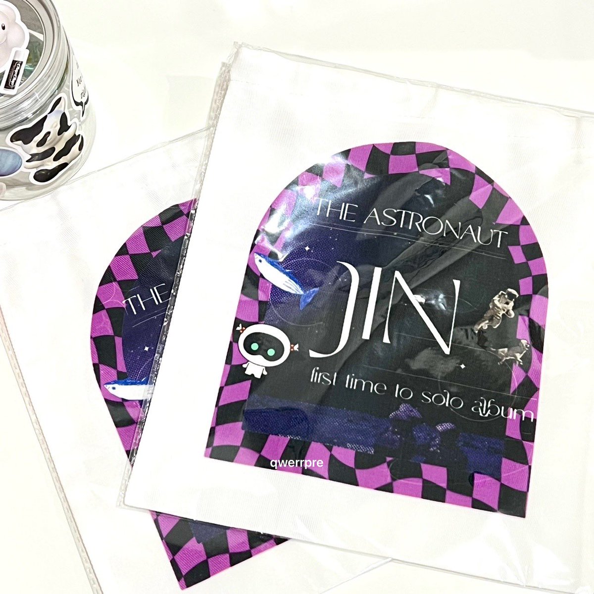 thvqwerrpre's tweet photo. pls rt 🌠

Giveaway #HappyJINday 
- The fact China Jin’set  * 1 
- ถุงผ้าหูรูดลาย The astronaut  * 2
- แก้ว Tinytanxest Jin * 1
- กำไลโปรเจค purple string * 7

📁สุ่มจากรีทวิตโพสนี้
        วันที่ 04/12 เวลา 20:00 ค่ะ
.
.
📌สงวนสิทธิ์เฉพาะฟลวนะคะ
📦 ออกค่าส่ง 39฿ (เริ่มส่ง6/12) https://t.co/PgkGlWe17X