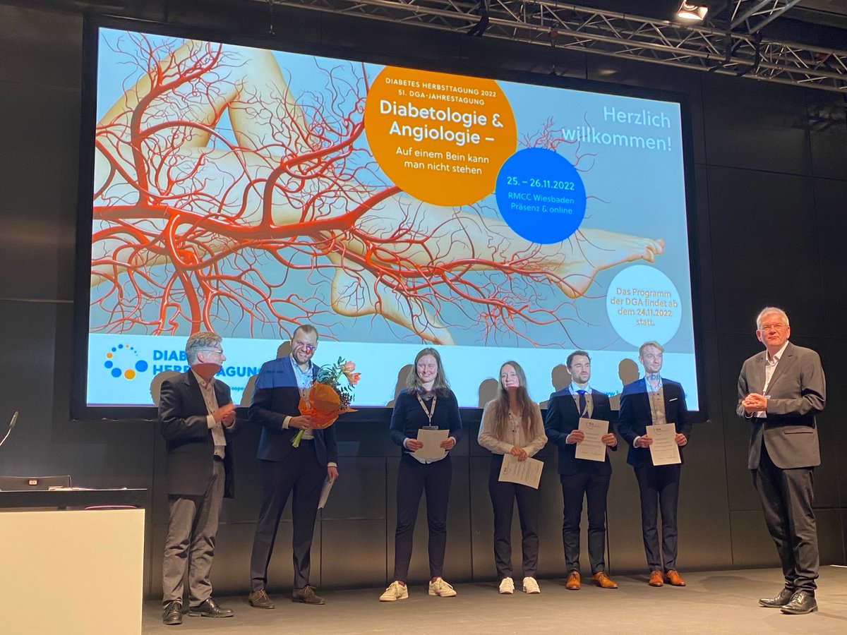 Congratulations👋to Sven Baasen who received the DGA Young Investigator Award! Well done Johanna Schremmer👋on your presentation this year! 2out5 finalists (Schremmer/Baasen) came from AG-Angiologie <a href="/UniklinikDUS/">Uniklinik Düsseldorf</a>! <a href="/Angiologie_DGA/">DGA</a> <a href="/ManuelStern/">Manuel Stern</a> <a href="/heissheissheiss/">Christian Heiss</a> <a href="/WolffGeorg/">Georg Wolff</a>