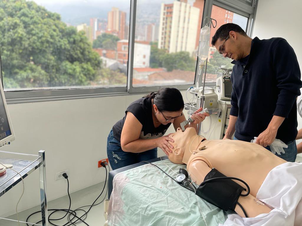 ESELAESTRELLA's tweet photo. Durante este fin de semana qué pasó los 👩🏻‍⚕️🏥 médicos de nuestra institución realizaron la actualización del curso en soporte vital avanzado en convenio con la universidad Cooperativa de Colombia. 🤝🏼💯 https://t.co/Bcc5NMQwyJ