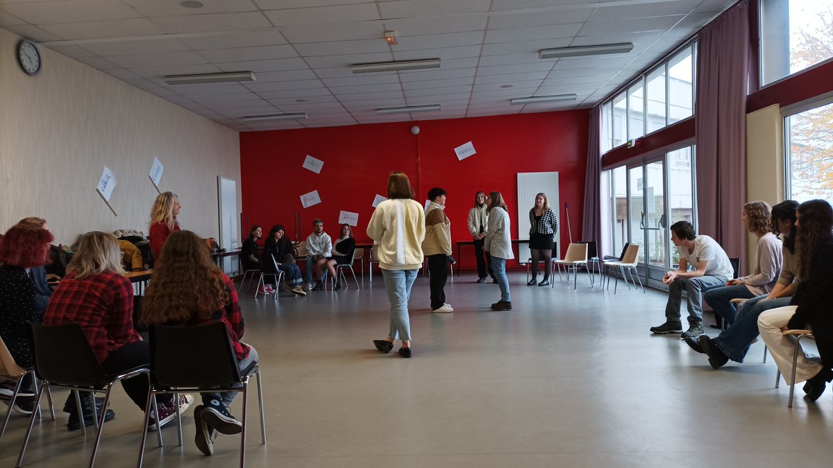 Magali Martin (@magatwitt) on Twitter photo Atelier d'improvisation au Lycée P. Eluard avec la comédienne Julie Lalande. Nos élèves préparent les prochains matchs contre le LP E. Vaillant de St Junien et le LP du Mas Jambost de Limoges.
<a href="/aclimoges/">Académie de Limoges</a> Atelier d'improvisation au Lycée P. Eluard avec la comédienne Julie Lalande. Nos élèves préparent les prochains matchs contre le LP E. Vaillant de St Junien et le LP du Mas Jambost de Limoges.
<a href="/aclimoges/">Académie de Limoges</a>