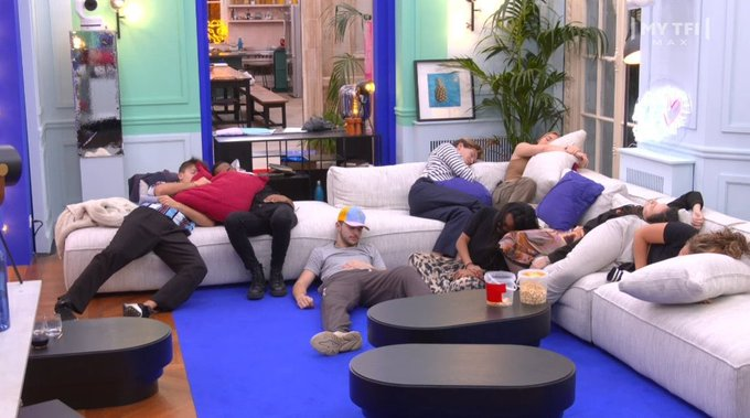 NewsTVReal's tweet photo. La vie, sans #StarAcademy et son live. https://t.co/OyQLsejlxz