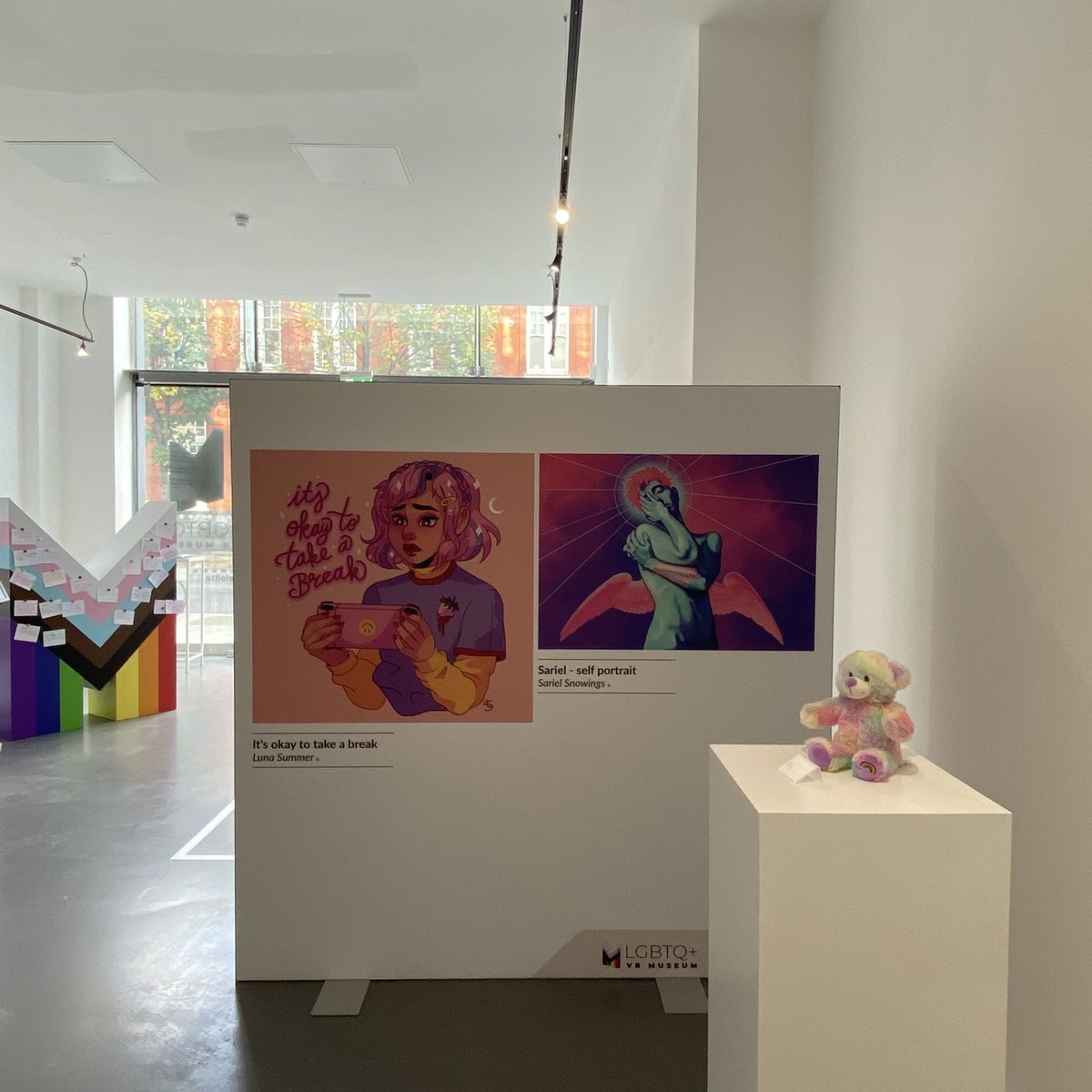 DeloitteUK's tweet photo. It was a blast hosting the world's first LGBTQ+ VR Museum by @AntoniaRForster. We loved sharing stories from the queer community through a virtual collection of artefacts.
In case you missed it, get a taster here π https://t.co/NChNXVjUgo
#QueerAllYear #DifferentLens https://t.co/HZrh1r5FnW
