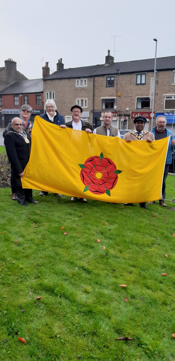 JEMsoc's tweet photo. Yesterday #LancashireDay proclamations made, flagrsising scores: @AndrewH80369020 1, @astarmaniac 2, @RochdaleMayor 2, @JEMsoc 3; @littleboroughlo with @Tom_Besford , Milnrow & @HareHillHouseLB @FOHarehillPark; historic 1st for King Charles lll, #DukeofLancaster 🌹 🌹 🌹 https://t.co/pDP6B8kzlu