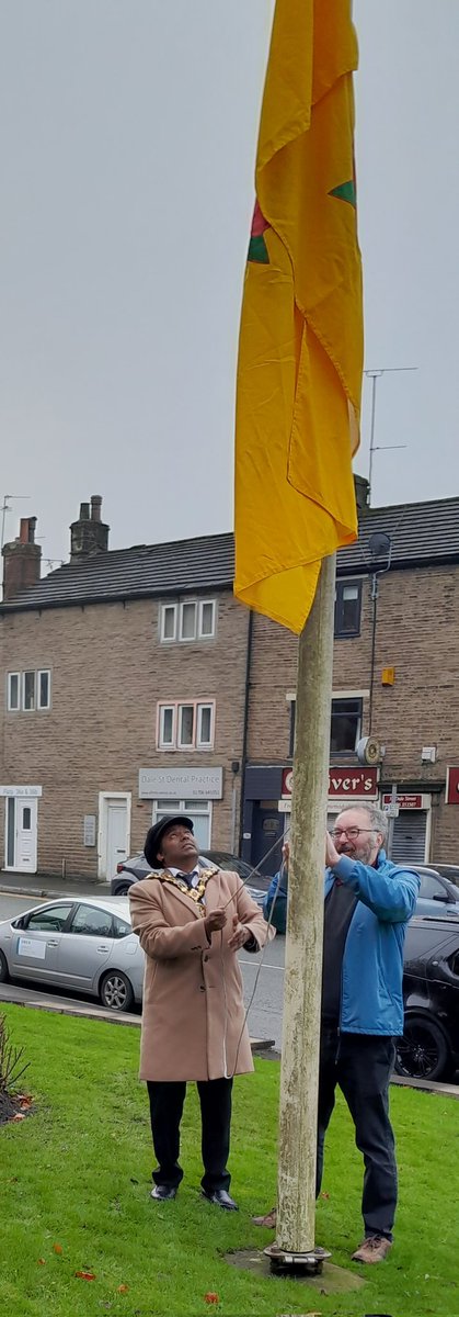 JEMsoc's tweet photo. Yesterday #LancashireDay proclamations made, flagrsising scores: @AndrewH80369020 1, @astarmaniac 2, @RochdaleMayor 2, @JEMsoc 3; @littleboroughlo with @Tom_Besford , Milnrow & @HareHillHouseLB @FOHarehillPark; historic 1st for King Charles lll, #DukeofLancaster 🌹 🌹 🌹 https://t.co/pDP6B8kzlu
