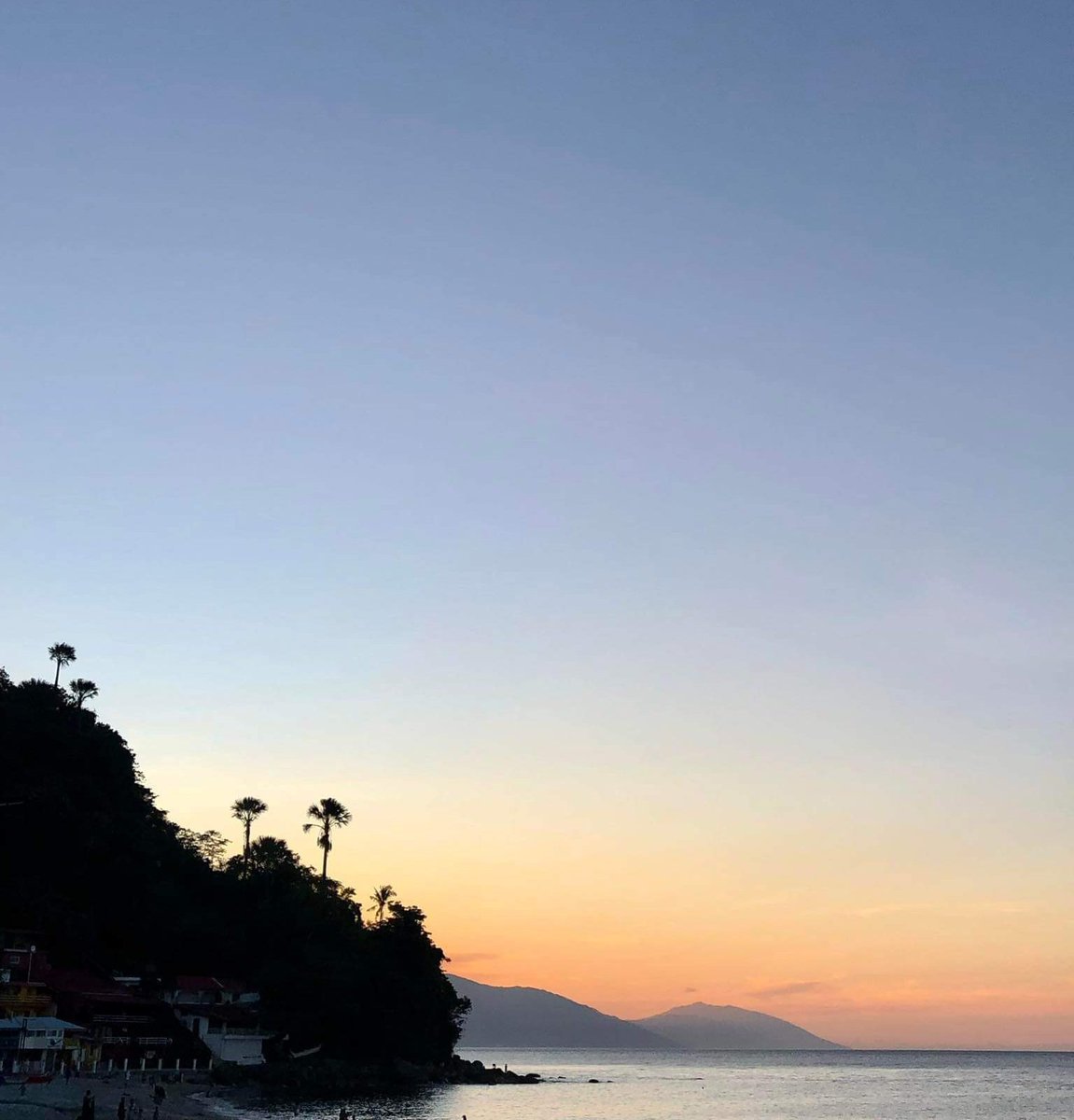 GentriSenyo's tweet photo. Last weekend's triptayo private tour in a beach villa with gorgeous views in Puerto Galera. #PuertoGalera #triptayo https://t.co/t89OPgccQI