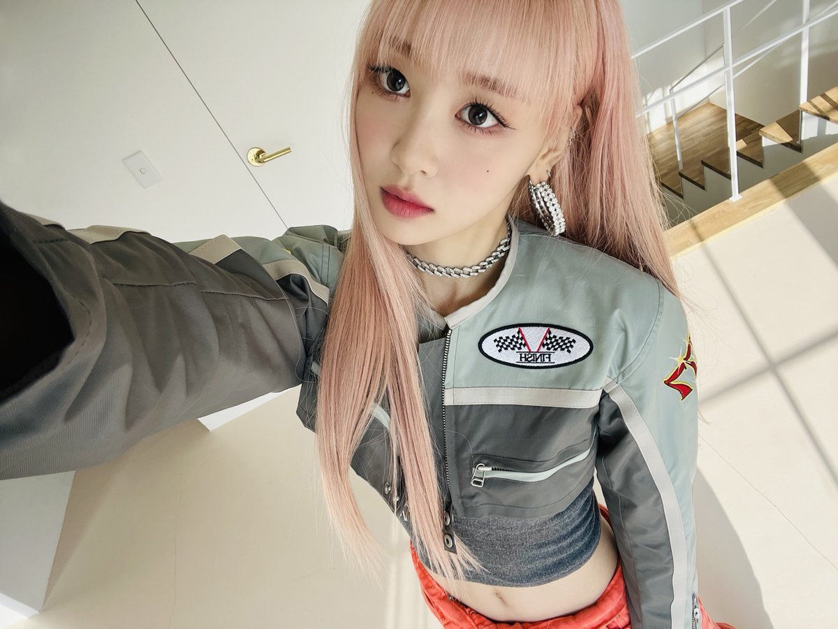 hyecula's tweet photo. Excerpt from Yves’ letter to Orbit for #5YearsWithYves

“I will always be here, so don’t worry. When Orbit sometimes look back or to your side, I will be standing so that you can always see me easily. 

Coming winter, trust me, trust each other, and move forward. No matter what.” https://t.co/Wg5vMDc4Xm