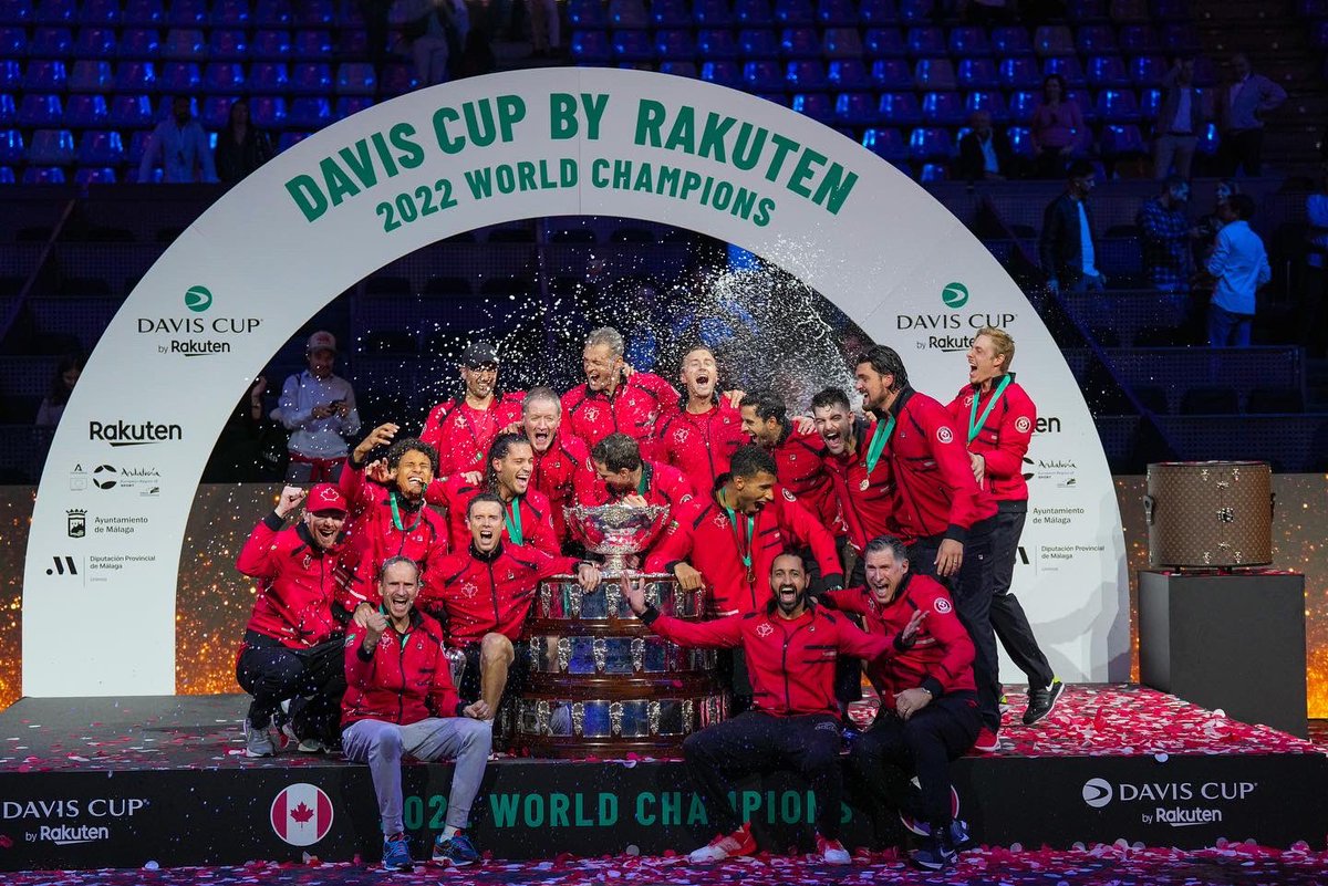 felixtennis's tweet photo. 🇨🇦🏆 WORLD CHAMPIONS 🏆🇨🇦
An absolute DREAM come true to win with these guys by my side 🙌🏽❤️🤯
No words…memories for a lifetime.

📸: Martin Sidorjak/Tennis Canada | Fran Santiago | Jorge Guerrero https://t.co/ax0aHFmJV4