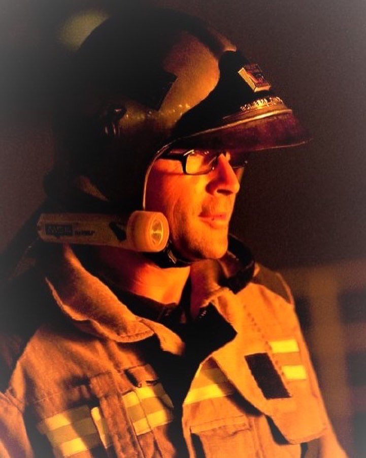 BombersAndorra's tweet photo. Novament se’ns trenca el Cor 💔al comunicar la defunció del nostre company el bomber Marc Bernat Gallego a l’edat de 54 anys. Exemple de lluita i coratge, bon bomber i millor persona.
No t’oblidarem mai!
DEP💫 https://t.co/BDHvLPJON0