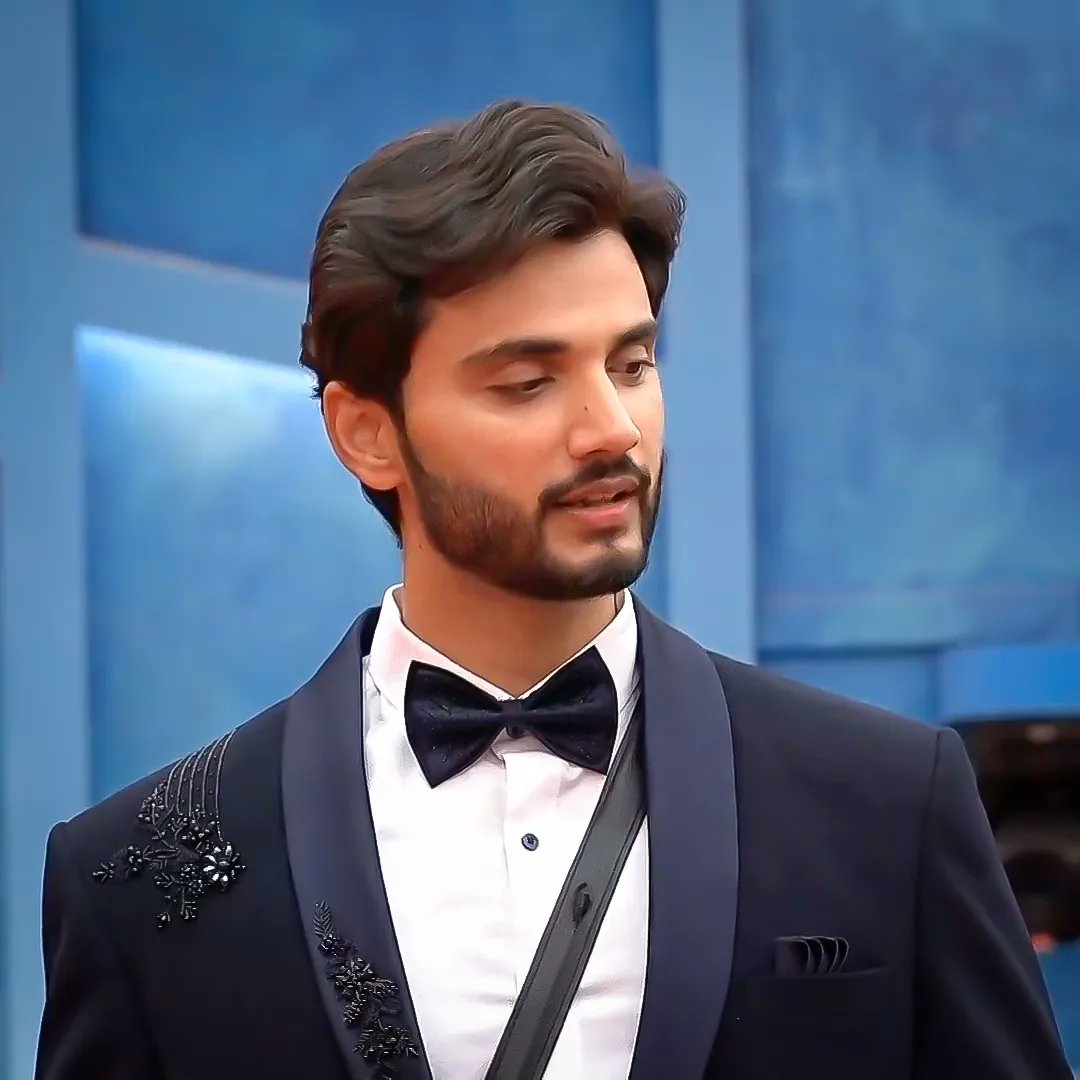 rohitsahni25's tweet photo. Here to capture your heart 💜
Outfit designer- @deroyalmensethnic
#THERISEOFROHIT
#Rohit
#westandwithrohit
Keep your love and support coming🤗
.
@starmaa @bigboss6_telugu_updates_ @disneyplushstel
#hotstar #disneyplushotstar #bigboss6telugu https://t.co/Vs44RvEWOG
