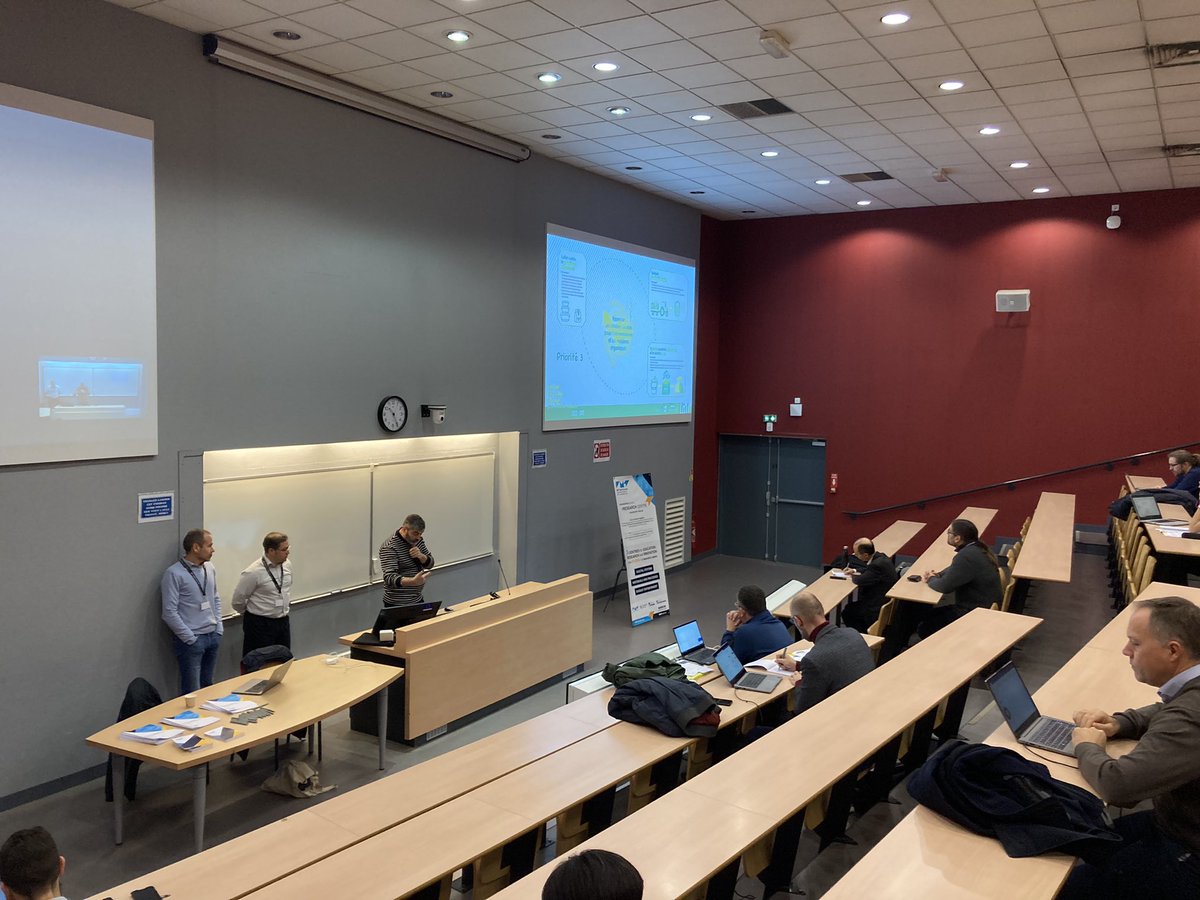 IMT_NordEurope's tweet image. 1ere présentation - journée #RECONVERT :
Avec Richard LEMEITER – @lillefrance, U-Lille sur la Feuille de
route lilloise pour l’Economie circulaire.