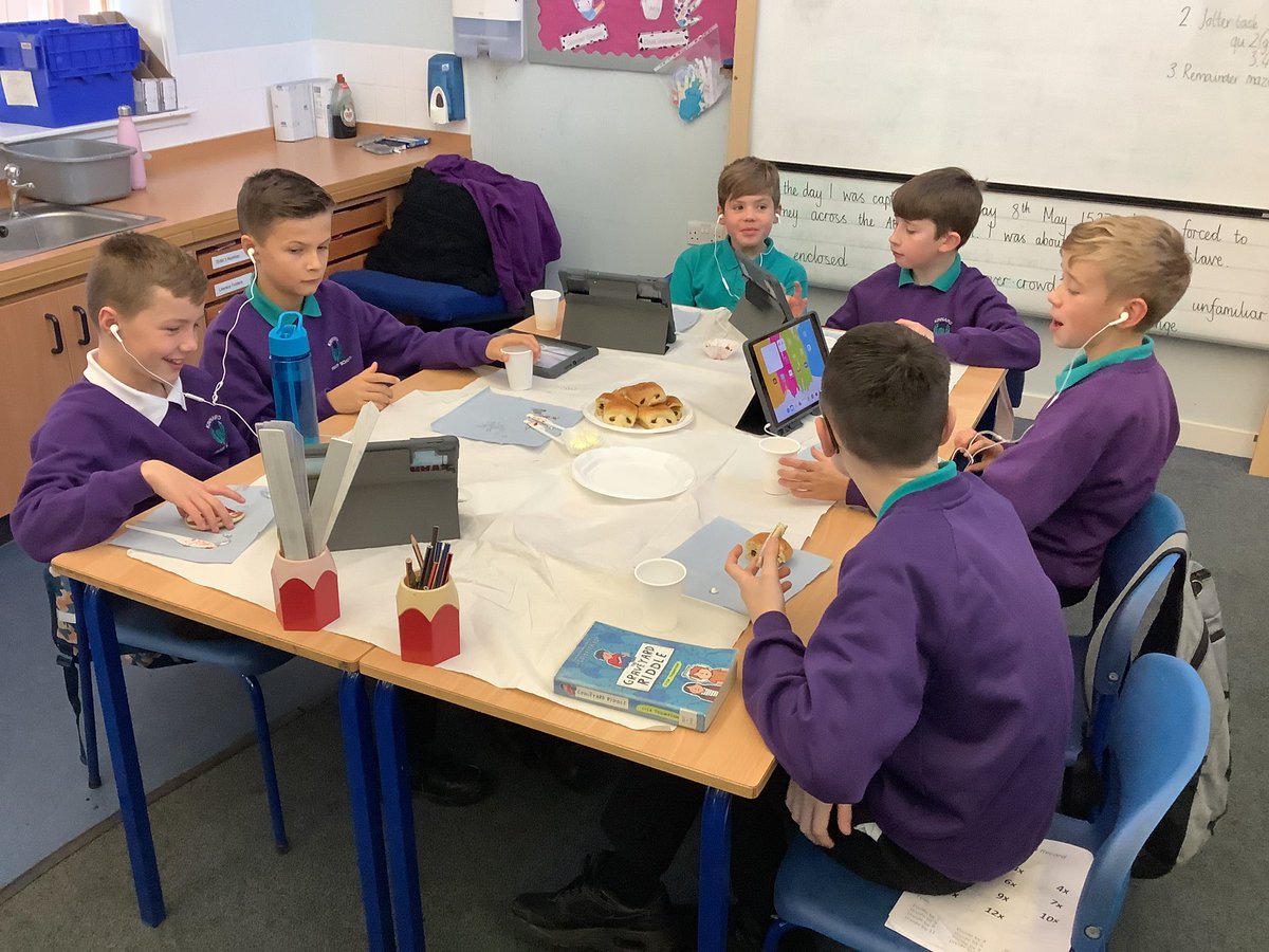 Mrs Robertson tweet media