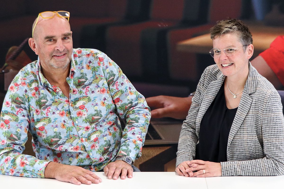 Jongere ontdekt eigen kracht met mbo 2-route
‘We zien veel uitval en switchgedrag bij studenten die we met een andere benadering wèl kunnen helpen met het behalen van een startkwalificatie’, zegt projectleider mbo 2-routes Gerdien Martens. onderwijsmagazine-zinmag.nl/2022/jongeren-…