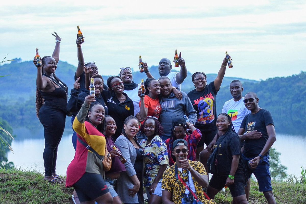 We visited Lake Nyinambuga, one of Uganda’s beautiful crater lakes cupped under the steep hillsides south of Fort Portal. Also printed on the UGX 20k note. What a breathtaking scenery 🤩🤩🗾🏞. #MadeOfUganda #TakeABreak #ExploreUganda