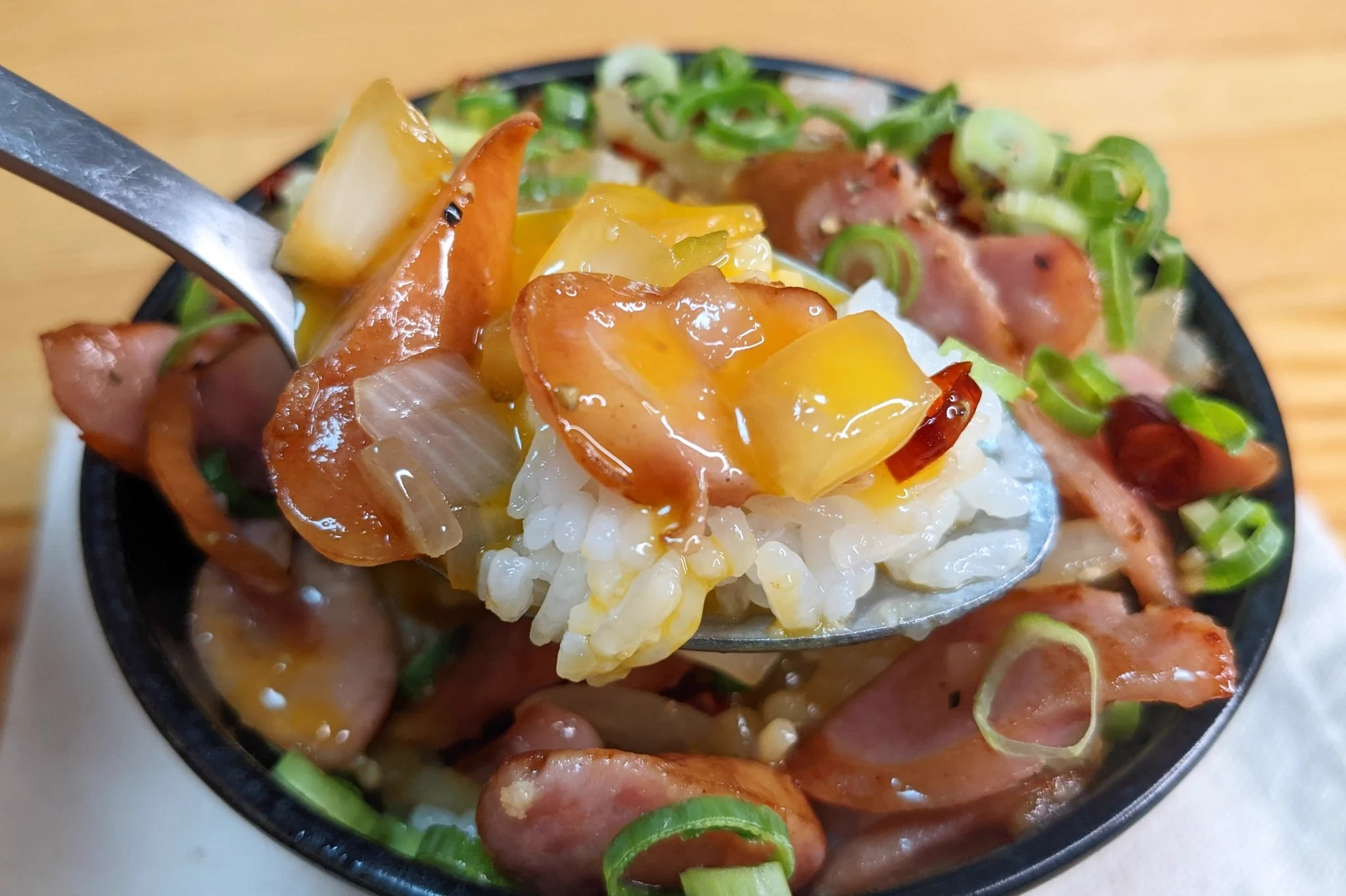 ガッツリ食べたい時におすすめ。「ネギたま和風ペペロン丼」。