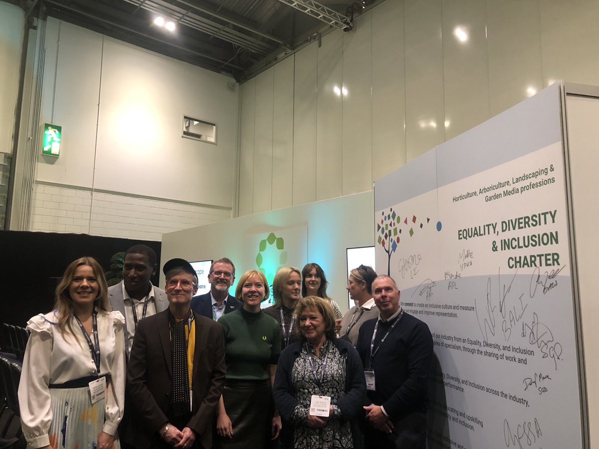 rlwholmes's tweet photo. Great to see this @FutureScapeUK with @DrGemmaJerome representing @talklandscape - signing the #equilty #diversity and #inclusion pledge. Great discussion with @BALI_Landscape @The_SGD - well done @AdrianWickhamSE and others! https://t.co/Zm6PTSOojg