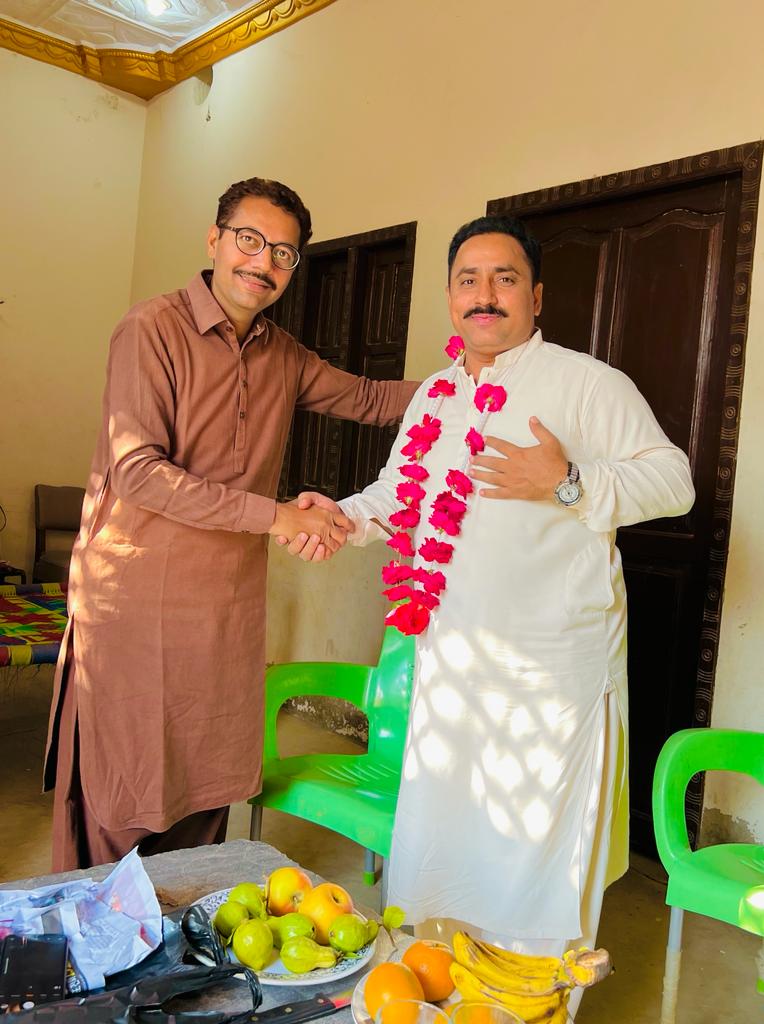 WaheedPhulpoto1's tweet photo. Giving congratulations to dear Raja Imamuddin after performing #Umerah and best wishes for his future. #Friends #Shikarpur https://t.co/I9V491fJHO