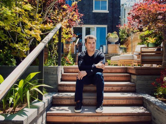 Brian Chesky è il fondatore di <a href="/Airbnb/">Airbnb</a>: «Affitto ancora una camera, come quando ebbi l’idea». L'intervista di <a href="/GiuliaCimpa/">Giulia Cimpanelli</a> su #LOGIN in edicola oggi corriere.it/tecnologia/22_…