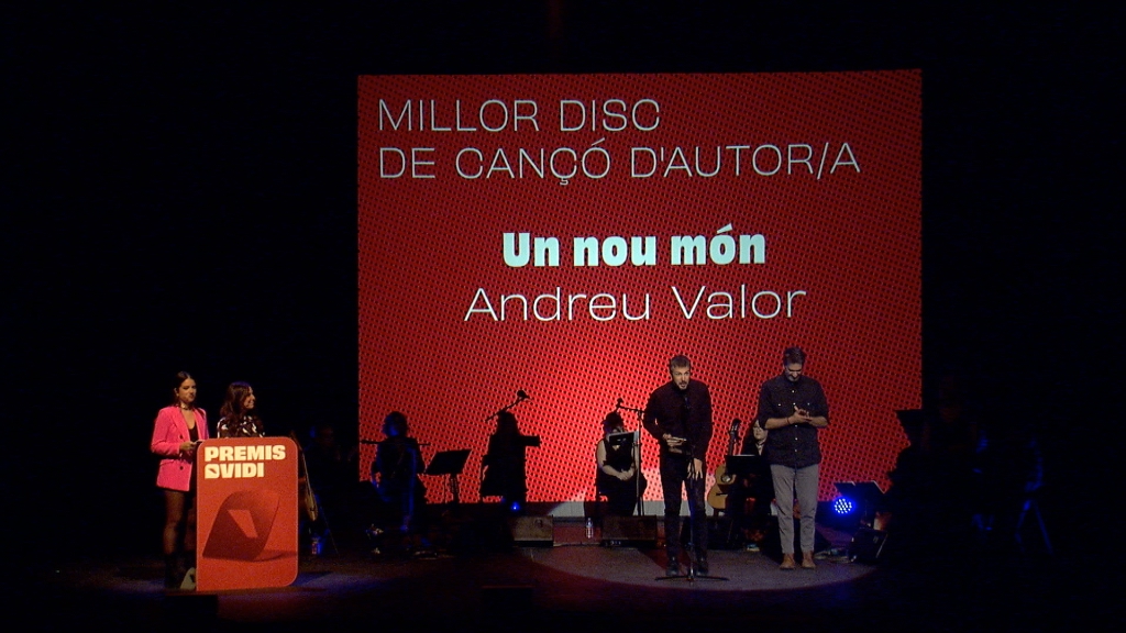canal_33's tweet photo. 🥇 A LA CARTA la gala de lliurament dels @PremisOvidi 2022, que reconeixen les produccions discogràfiques en valencià més destacades de l'any
https://t.co/r1Jt0x5Kl2 https://t.co/OLmC9dGOQk