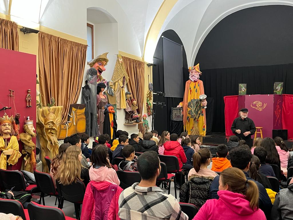 jovenespalencia's tweet photo. 👱♀️👱 Alumnos/as de colegios San Pedro de Baltanás y Alonso Berruguete de Paredes de Nava que han participado en el primer encuentro intercultural entre centros educativos de la provincia organizado por el Servicio de Juventud. #proyectointercentros #enseñomipueblo https://t.co/4ov7HZCs0k