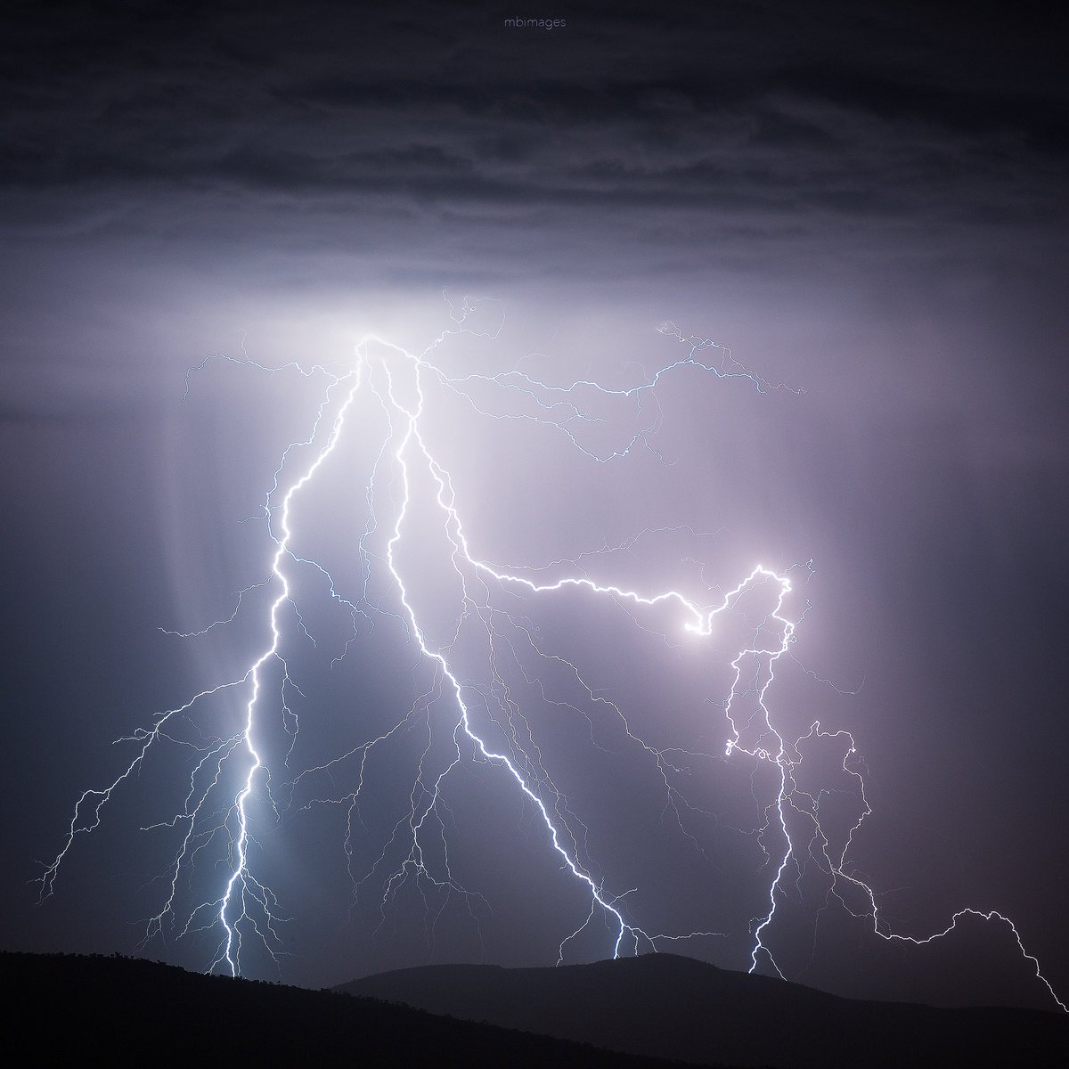 MBZLY's tweet photo. 2014 capture in the Pilbara WA, still my favourite #lightning #thunderstorm #chasingbolts #stormchasing https://t.co/WCzmWT7L5x