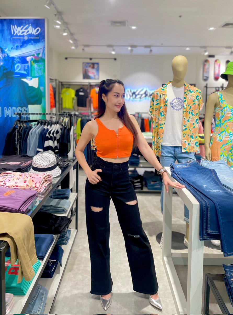 Piko_piYo's tweet photo. ที่เค้า ส่อง Storyไม่ใช่ ว่าเค้ามีใจ♥️นะ เค้าแค่มีเนต 🥹 ปัดโถ่ เอ้ย🥺เส้าเบย
มาช้อปกันคับ🔥
#mossimoth
#mossimoinmyelement
#marketvillagehuahin https://t.co/2JzGgJx5BA