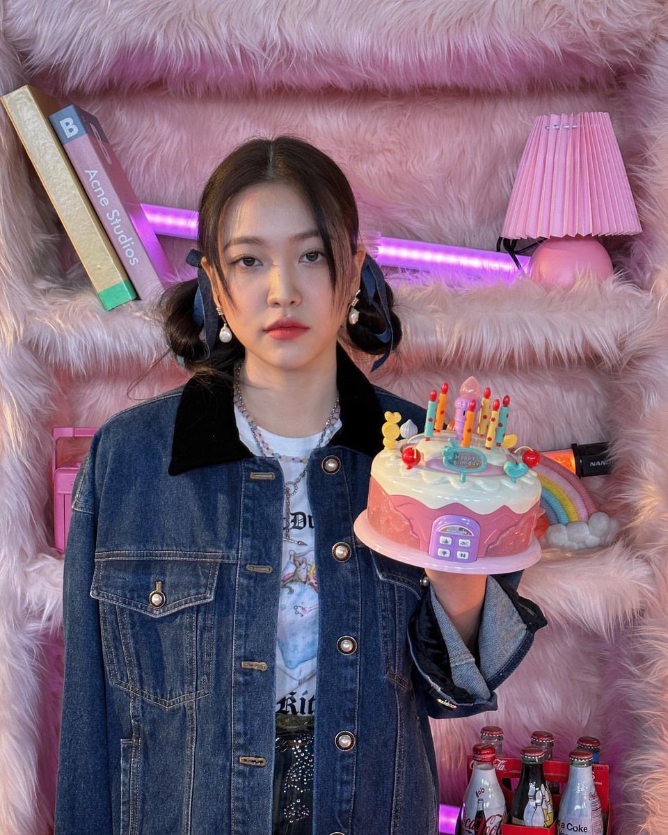 rulrululu's tweet image. this party is BORRRRING