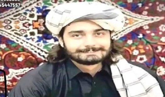 ZamanMehdi5's tweet photo. کہتے ہیں کہ یہ لکی مروت کا مشہور ٹک ٹاکر ہے جن کے ساتھ #خنزیر_ڈیزل منافق #فضل_رامائن عرف فضل الرحمٰن کی بیٹی نے بھاگ کے شادی کی تھی۔ کیا یہ سچ ہے؟

#ایک_اور_دن #bajwa_traitor #چیف_جسٹس_کو_خط_لکھیں #ReleaseAzamSawati https://t.co/8ay6boUuKf