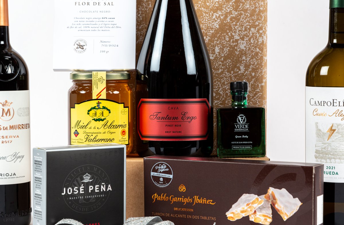 RestElTelegrafo's tweet photo. Recuerda que tienes disponible las cestas de Navidad de @grupooter. ✨
En la primera foto, nuestra cesta N.2 y en la segunda, nuestra cesta  N.5.

¡Reserva ya tu cesta!

💻 Venta disponible en la web: https://t.co/mJ3IBaAkO1
☎ Tlfn: 913452912
📍Tienda física: C/ Padre Damián 44 https://t.co/PhpdojOCsX