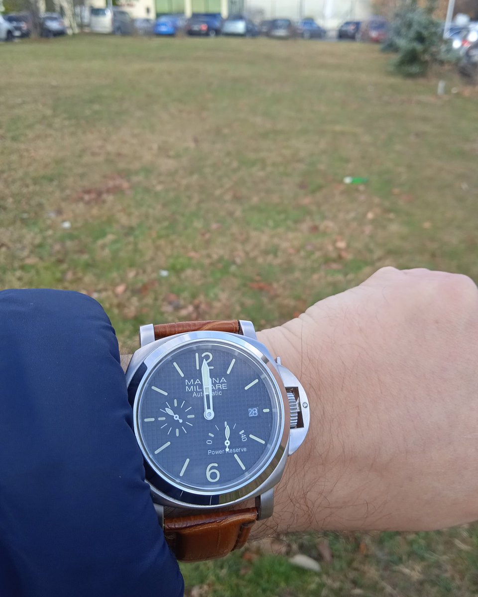 Zvezdichko's tweet photo. Wrist shot of the day #MarinaMilitare #ChineseWatch #HomageWatch https://t.co/wTtLzVFsVK