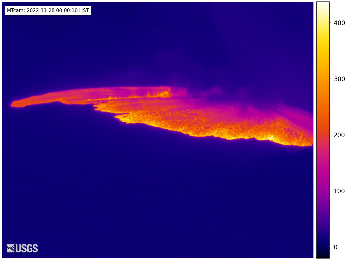 USGSVolcanoes's tweet photo. Thermal image of Mauna Loa eruption acquired at midnight HST.

Information statement at https://t.co/o5T7dc62Ls. https://t.co/lV1cdOKPqm
