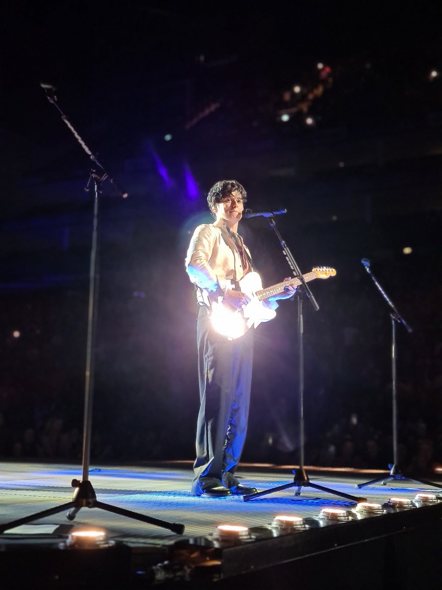 sofiedegroot's tweet image. I'm not that active anymore but I just have to share this picture i took yesterday in the London O2❤️ @TheVampsBrad @TheVampsband
 #TheVampsGreatestHitsTourTH