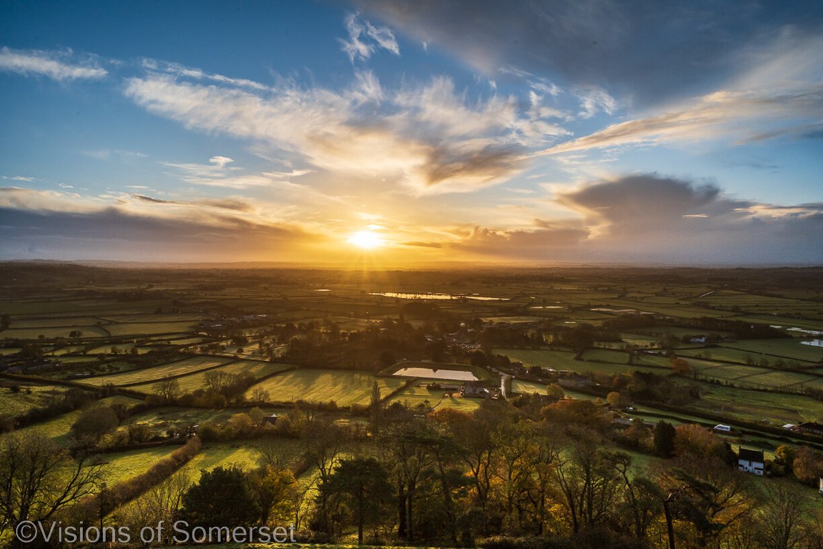 RT @Glastomichelle@c.im
A chilly start to the day here. Sunrise over the Somerset levels this morning. Taken from Glastonbury Tor. #glastonbury #glastonburytor #somerset #landscape #landscapephotography #sunrise #sunrisephotography
c.im/@Glastomichell…