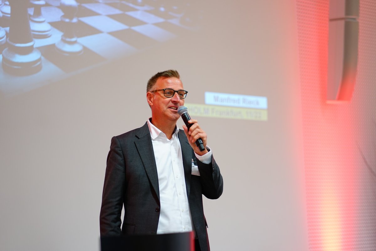 HOLM_Ffm's tweet photo. Spannender Wochenauftakt bei uns im HOLM: Heute Morgen hat die Jahreskonferenz "Die Zukunft Intelligenter Transportsysteme (ITS): #Quantumcomputing in #Aviation, #Logistik und #Mobilität" unserer Cluster #HessenMobility, #HessenLogistics und #HessenAviation begonnen. https://t.co/qUiSXveDqU