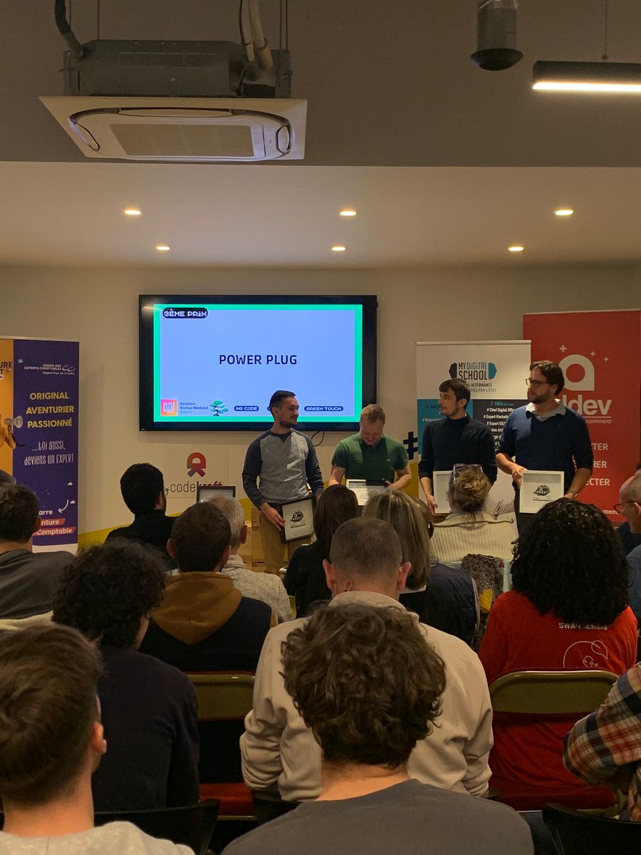 Préparation du cocktail pour la team orga ;)

16h30 c'est parti pour les Pitchs, les 7 équipes ont présenté leurs projets devant notre jury. 💪

Après la délibération voici nos trois équipes sur le podium : 

1/ WINDOW LOGIC 🥇
2/LET'S MEET 🥈
3/POWER PLUG 🥉

Bravo à tous !!👏😉