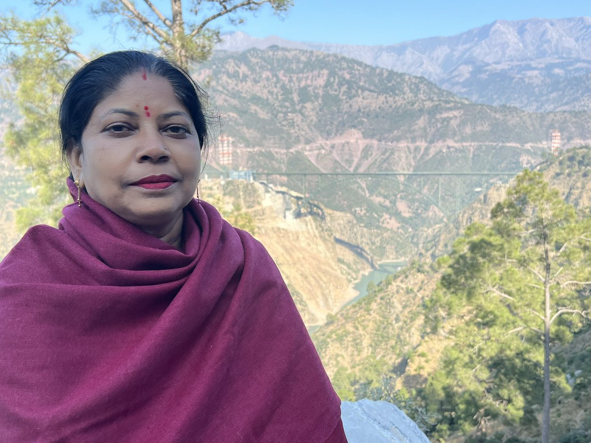 anupamanbsr's tweet photo. माननीय प्रधानमंत्री श्री @narendramodi जी की कश्मीर को रेल के माध्यम से देश के अन्य भागों से जोड़ने की पहल अब जल्दी ही मूर्त रूप लेगी। आज कश्मीर की चिनाब नदी बनने वाले उच्चतम रेलवे पुल का भ्रमण किया व खूबसूरत वादियों का आनंद लिया।

@PMOIndia @cwc_warehouse https://t.co/29Tq14JSOT