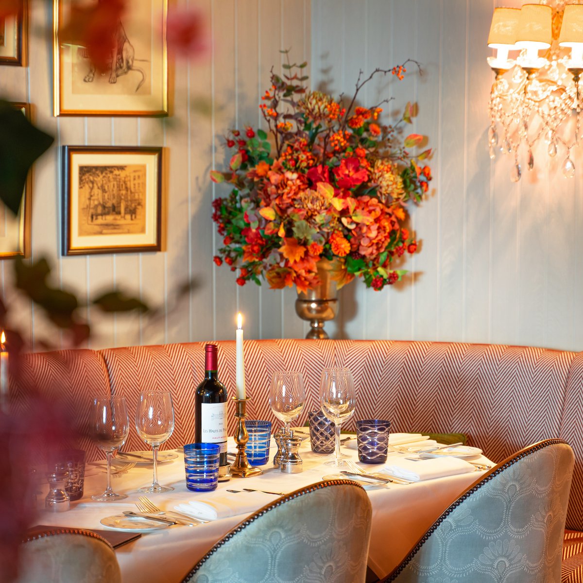 Helping you start your weekend early, we are now opening every Thursday for lunch. Ian's festive A La Carte menu is served alongside your grilled favourites.
Our cozy corners, festive florals and fireplaces are a perfect escape from the London chill.
.⠀

#fiftycheyne #50cheyne