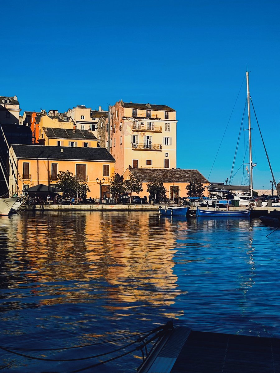 Sur le Vieux Port de Bastia ⚓💙
#Corse #Bastia #dolcevita #mer #zen #photo #Patrimoine