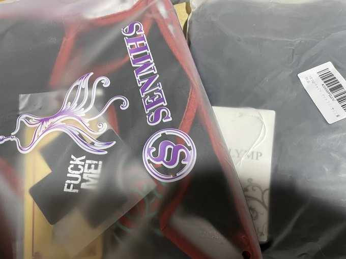 ギフト頂きました！暇人28号さんありがとうございます！！ 例のキョンシーとチャイナ服！！ 今仕事死ぬほど忙しいので一段落着いたら動画撮るよ！！！！！😇👍👍 https://t.co/jOJpJZGib