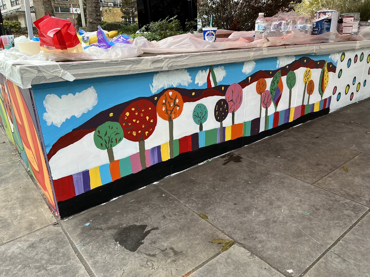 JJM_Ealing's tweet photo. A fabulous Saturday afternoon on #Greenford #HighSt with Eve &amp; fellow friends &amp; colleagues from #NET (North Ealing Traders) who received funding from @EalingCouncil #HighStreetTaskForce to paint their #TownCentre #shoplocal #EatLocal #DrinkLocal #LoveEalingLoveLocal https://t.co/K4EsZ3glUs