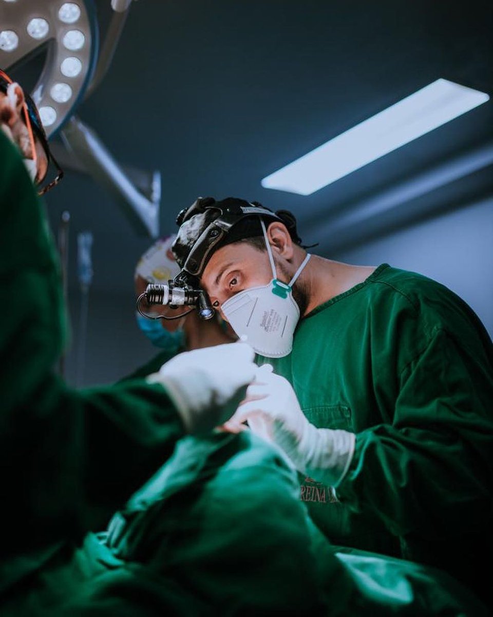 dr_alanrodri's tweet photo. La cirugía plástica, estética y reconstructiva, debe ir siempre de la mano con la salud y la responsabilidad. Resaltar la belleza es solo uno de los pilares fundamentales en nuestra labor, está acompañada también del bienestar de nuestros pacientes.
#cirugíaplástica https://t.co/qcwbMUMiV7