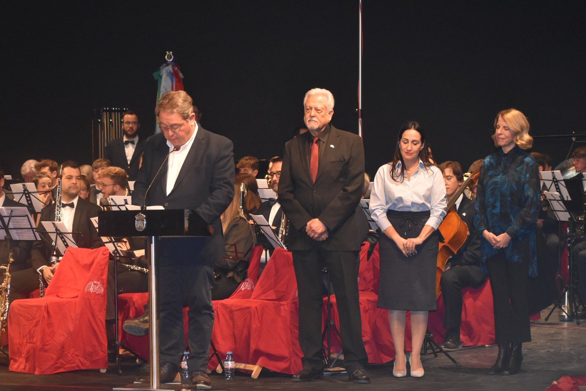 La <a href="/AAMYecla/">AMIGOSMUSICAYECLA</a> entrega el Premio Santa Cecilia 2022 a @SoleGimenez