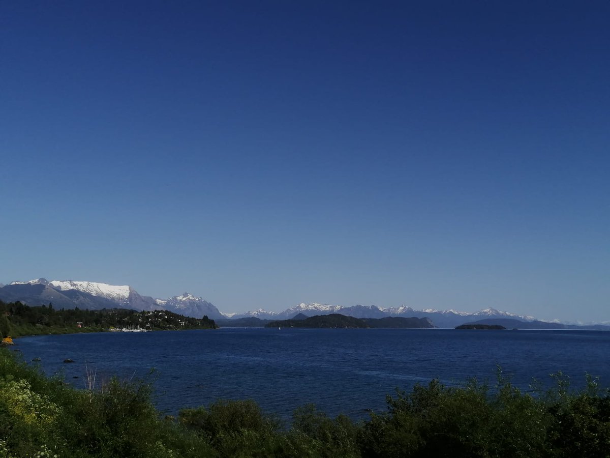 ISUPaleolimnLab's tweet photo. Our team has made it to the @ial_ipa meeting!

Held in Bariloche, this meeting will celebrate lakes (and researchers) from all around the world.

We are excited for a busy week here. https://t.co/Idd2gNnLSY